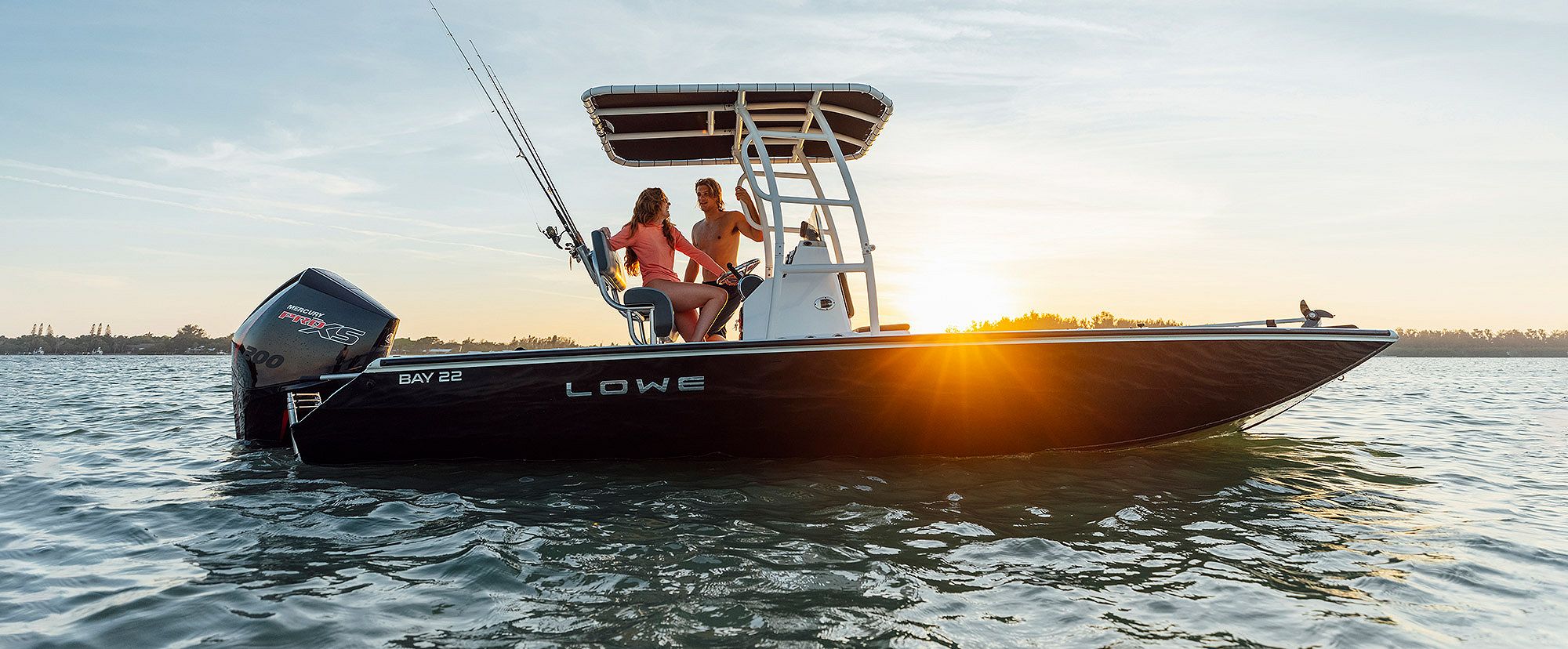 Lowe 22 Bay Center Console Fishing Boat