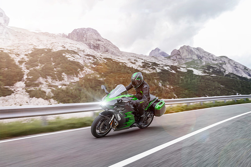 2022 Kawasaki Ninja® H2® SX SE at Martin Moto