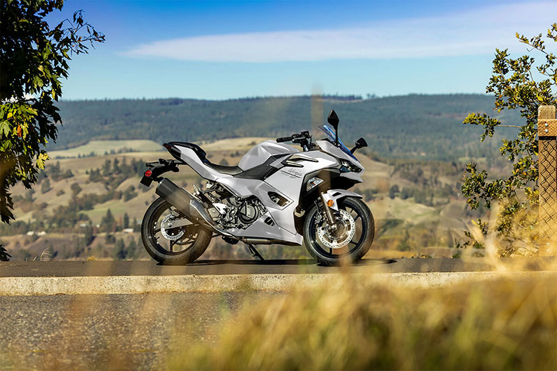 2025 Kawasaki Ninja 500 Base at Dale's Fun Center, Victoria, TX 77904