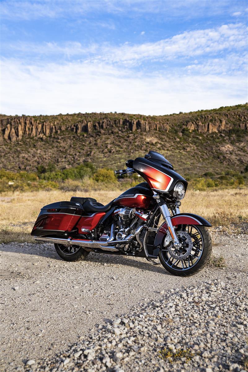 2021 Harley-Davidson Grand American Touring CVO Street Glide at 3 State Harley-Davidson