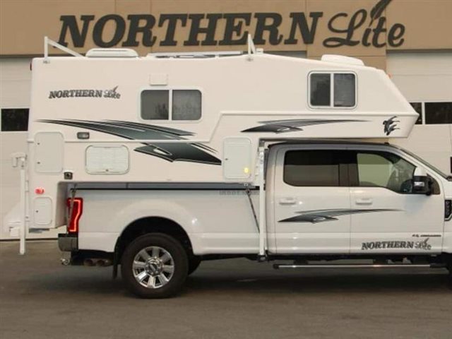 2020 Northern Lite Sportsman Edition 9-6SPWB Face-To-Face Dinette at Prosser's Premium RV Outlet