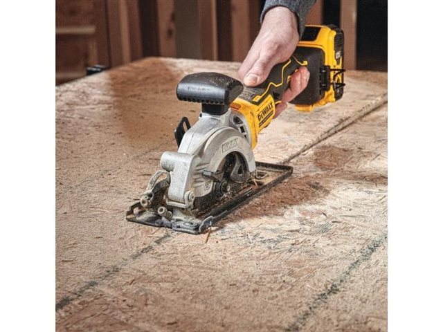 2022 DeWalt Circular Saws DCS571B at McKinney Outdoor Superstore