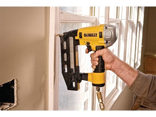 2022 DeWalt Finish & Brad Nailers DWFP71917 at McKinney Outdoor Superstore