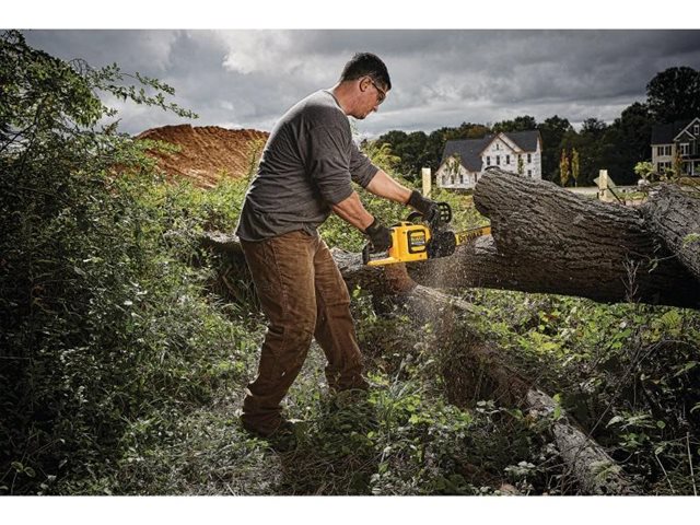 2021 DeWalt Chainsaws DCCS670B at McKinney Outdoor Superstore