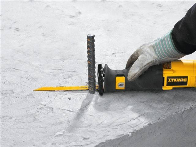 2021 DeWalt Saws DC385B at McKinney Outdoor Superstore