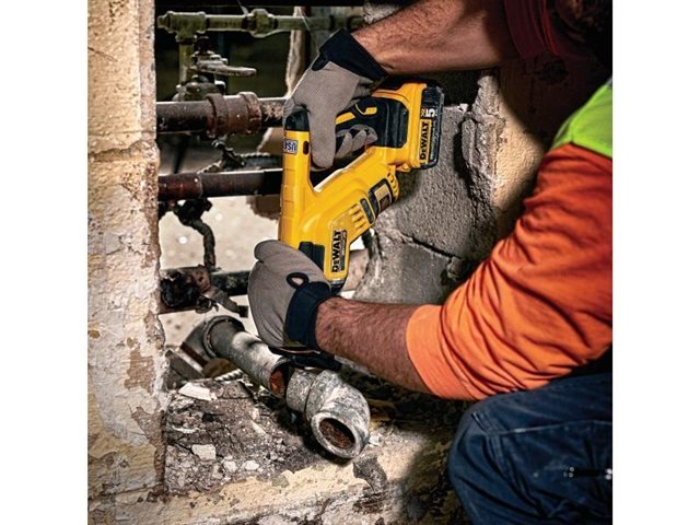 2021 DeWalt Saws DCS367B at McKinney Outdoor Superstore