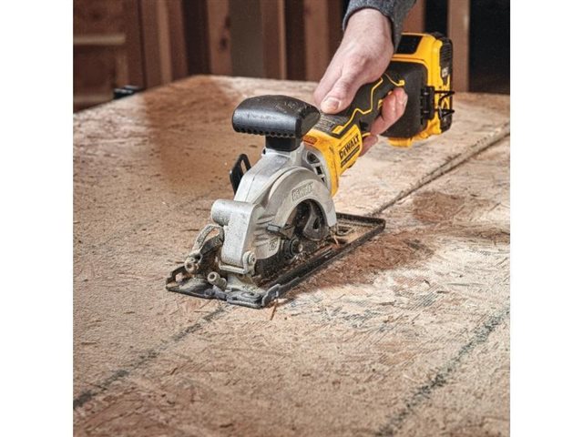 2021 DeWalt Saws DCS571B at McKinney Outdoor Superstore