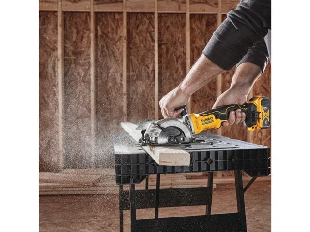 2021 DeWalt Saws DCS571B at McKinney Outdoor Superstore