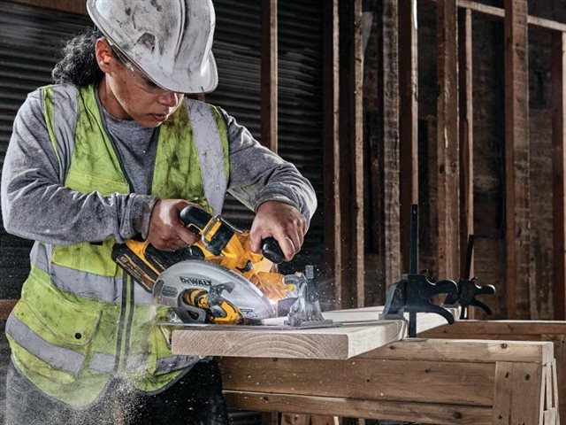 2021 DeWalt Saws DCS573B at McKinney Outdoor Superstore