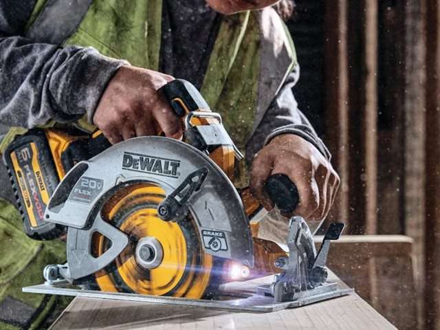 2021 DeWalt Saws DCS573B at McKinney Outdoor Superstore