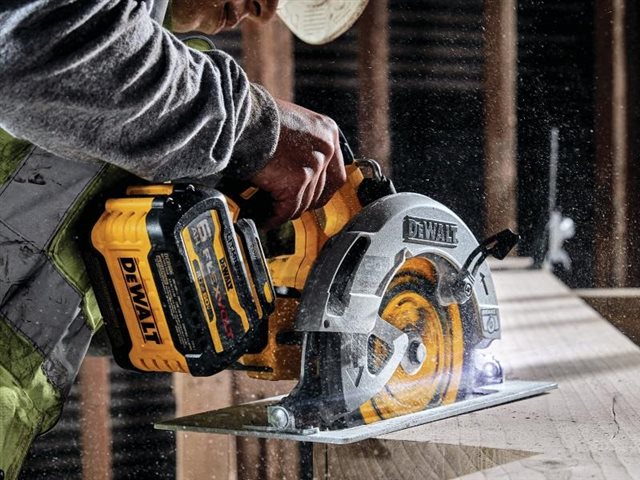 2021 DeWalt Saws DCS573B at McKinney Outdoor Superstore