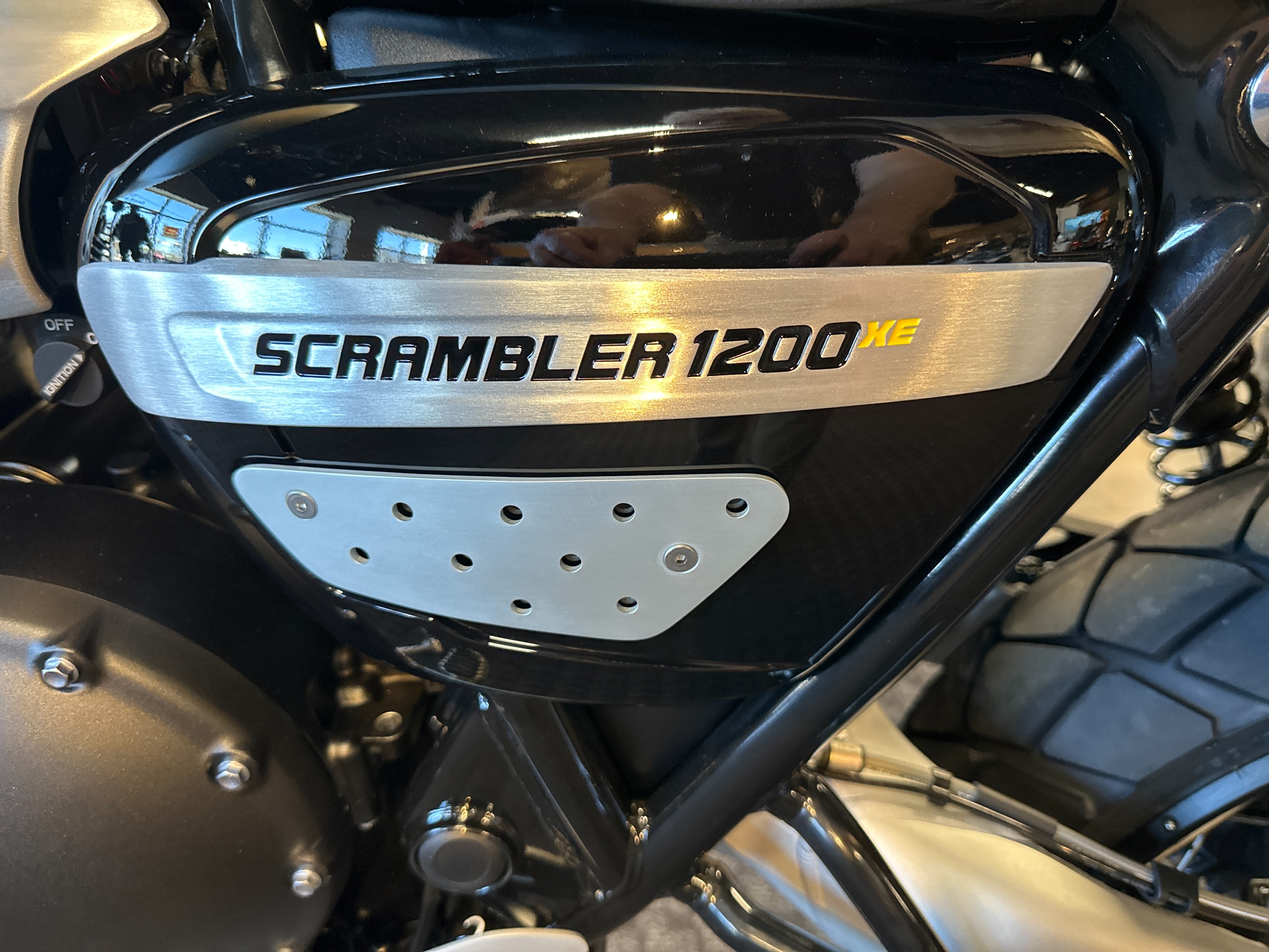 2023 Triumph Scrambler 1200 XE at Frontline Eurosports