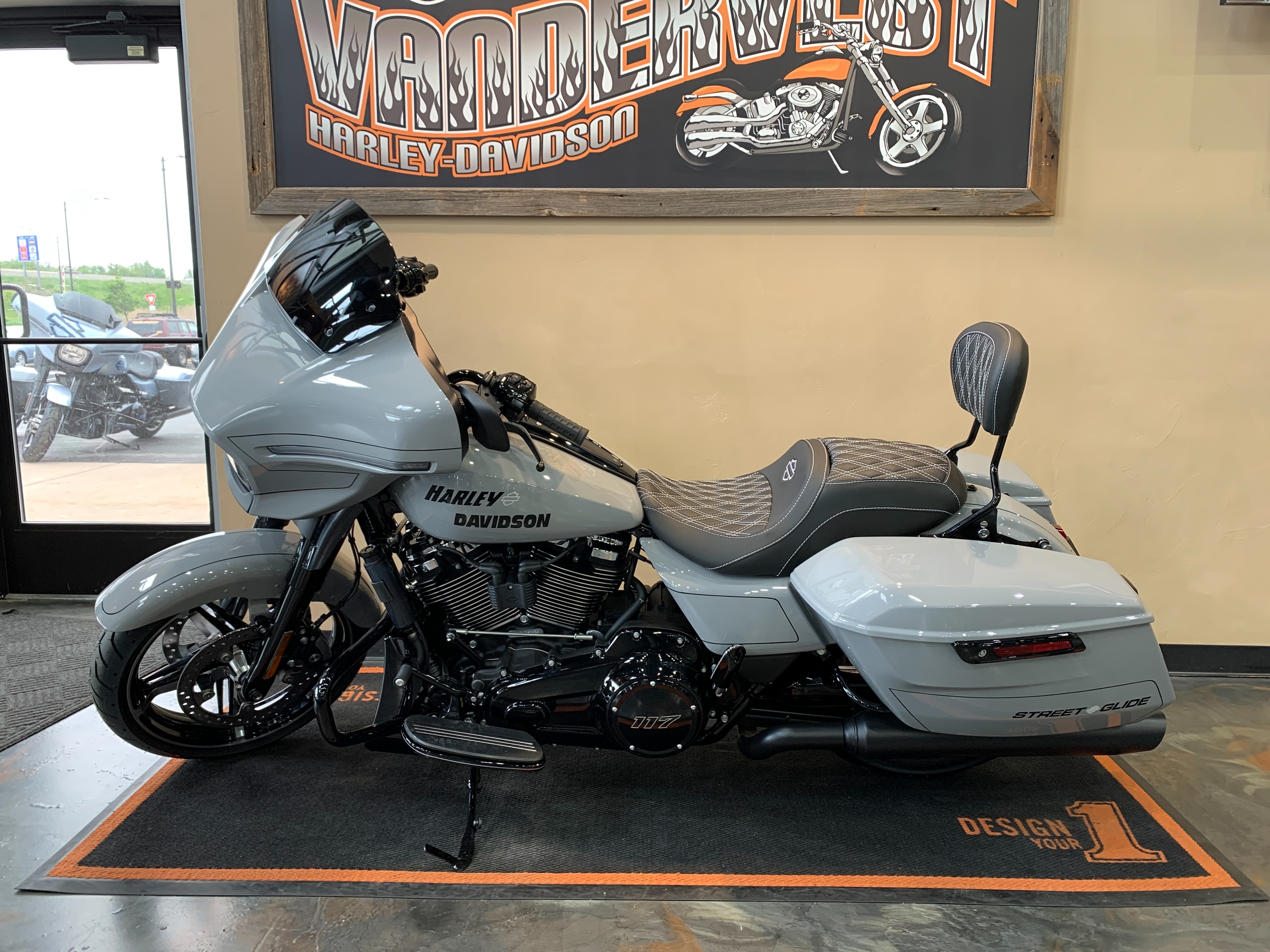 2024 Harley-Davidson Street Glide Base at Vandervest Harley-Davidson, Green Bay, WI 54303