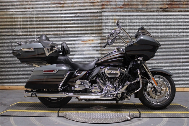 2016 Harley-Davidson Road Glide CVO Ultra at Texarkana Harley-Davidson