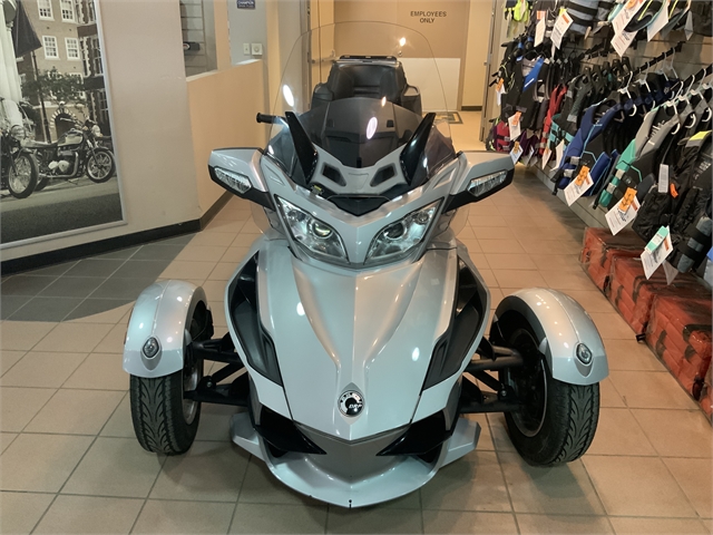 2010 Can-Am Spyder Roadster RT Audio And Convenience at Midland Powersports