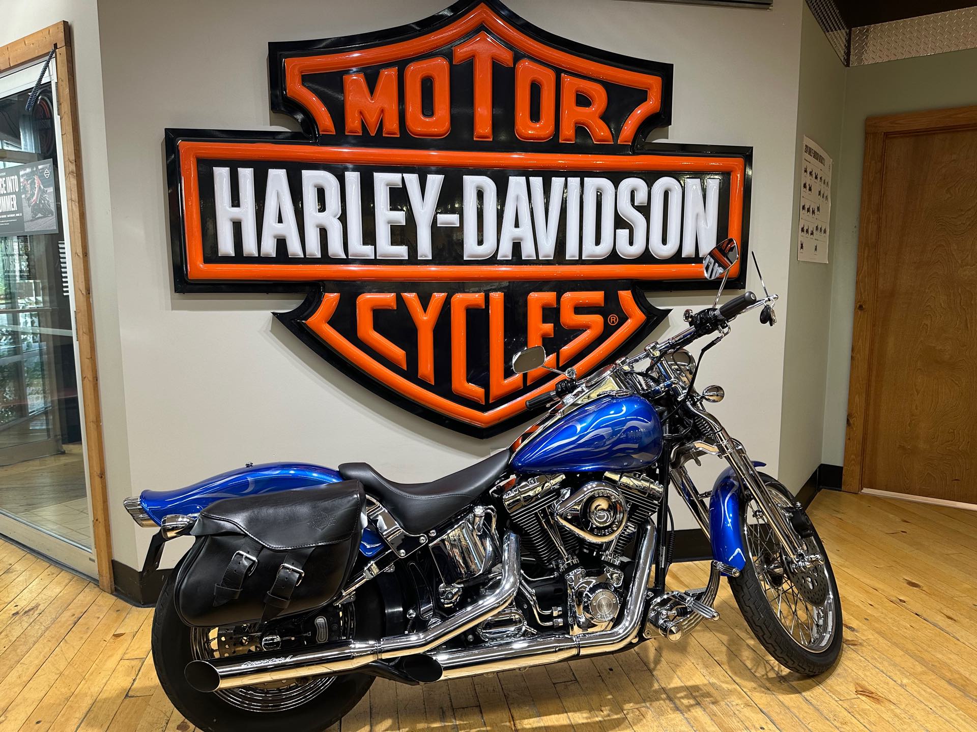 2002 Harley-Davidson FXSTSI at Zips 45th Parallel Harley-Davidson