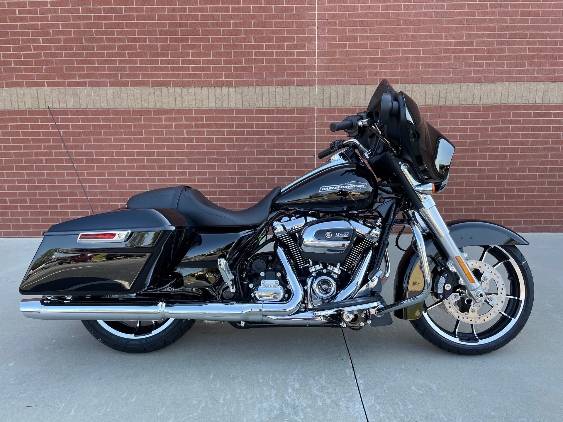 2023 Harley-Davidson® Street Glide® Vivid Black