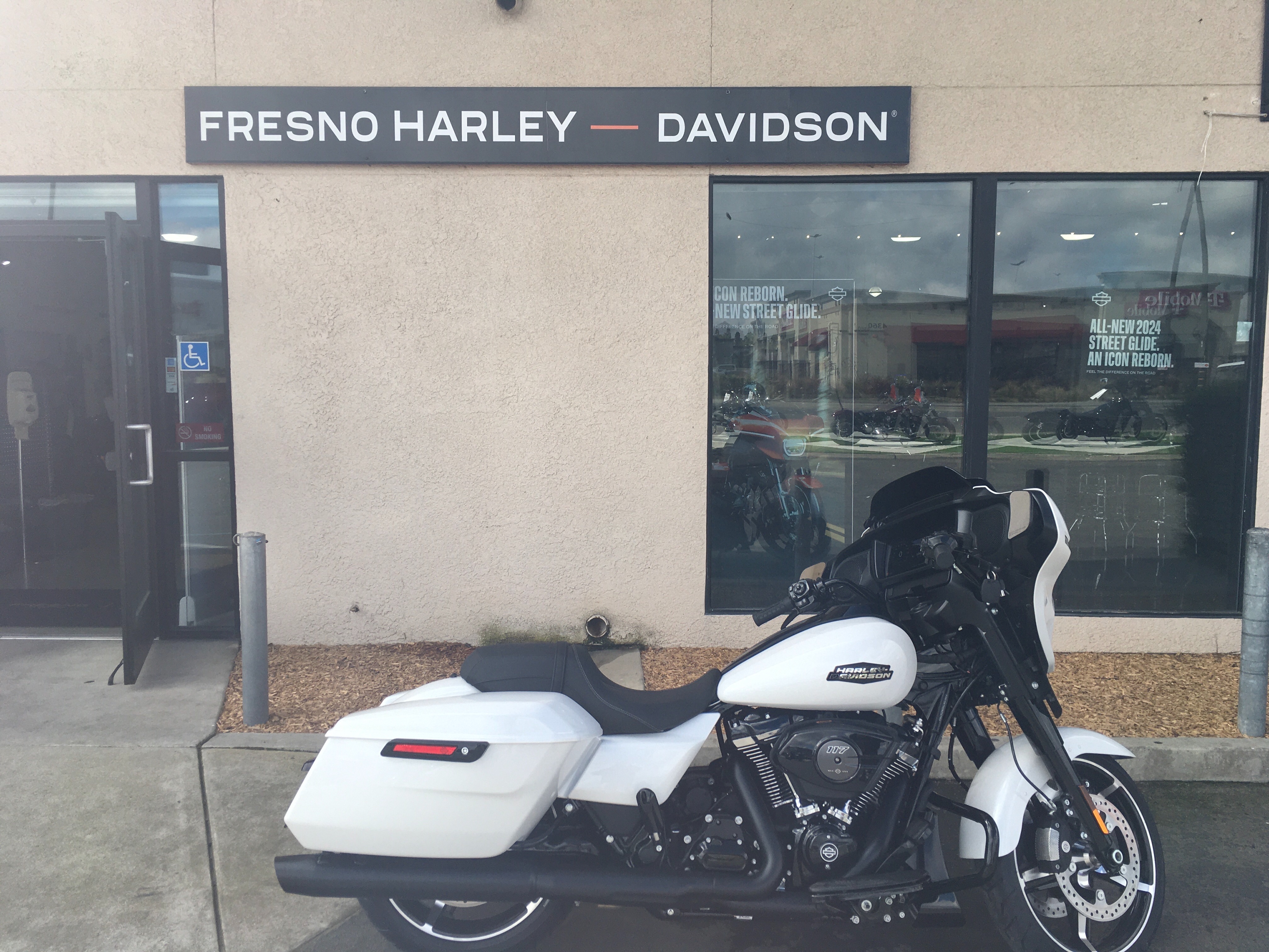 2024 Harley-Davidson Street Glide Base at Fresno Harley-Davidson