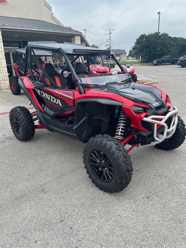 2022 Honda Talon 1000R FOX Live Valve at Kent Motorsports, New Braunfels, TX 78130