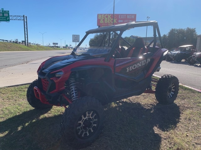 2022 Honda Talon 1000R FOX Live Valve at Kent Motorsports, New Braunfels, TX 78130