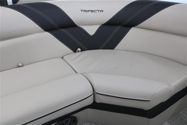 2022 Trifecta LE-Series 22RF LE at Jerry Whittle Boats