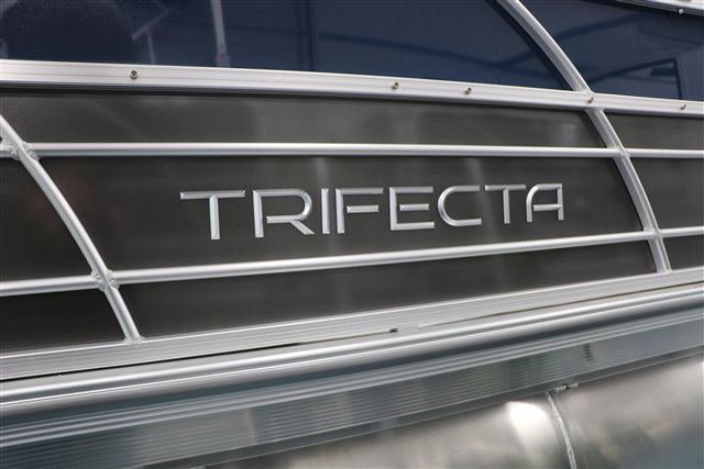 2022 Trifecta LE-Series 22RF LE at Jerry Whittle Boats