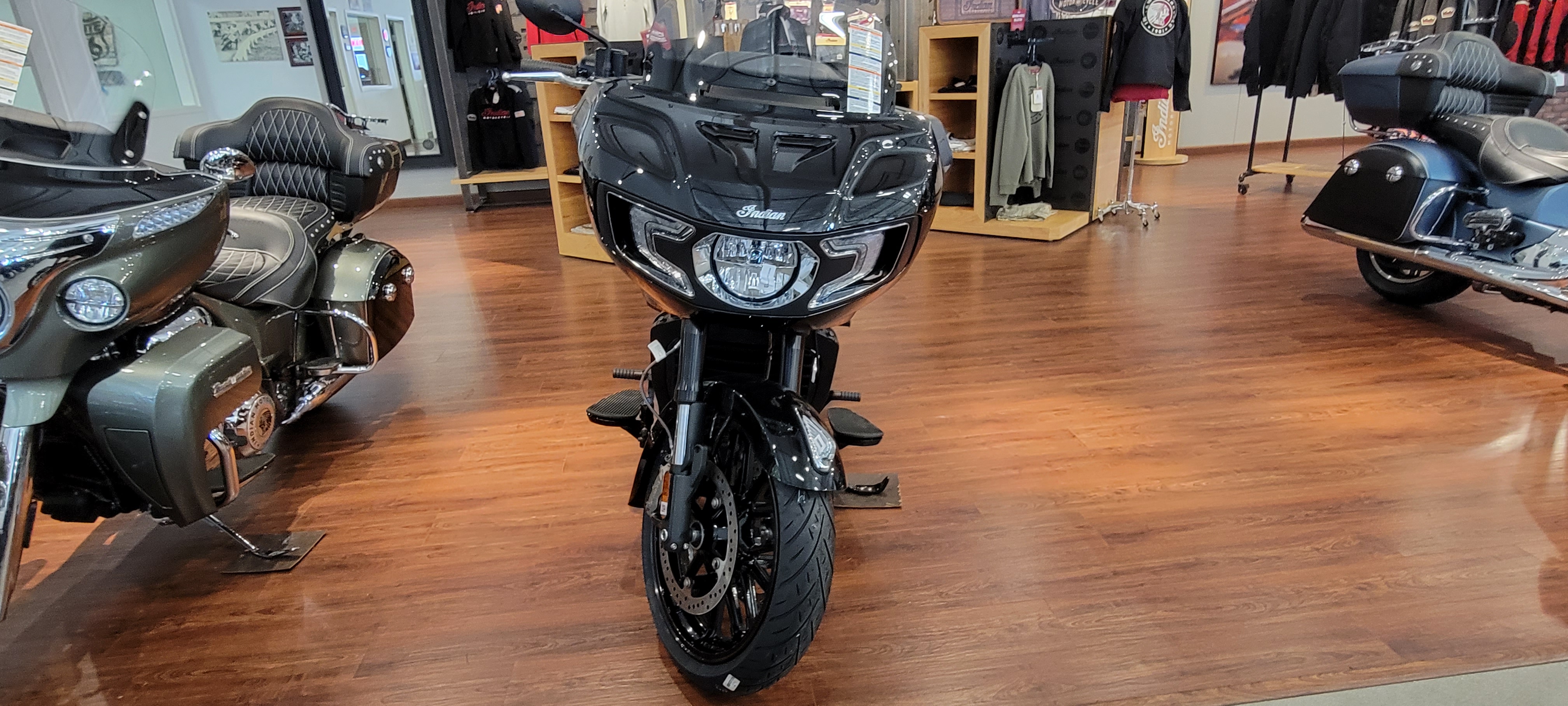 2021 Indian Motorcycle Challenger at Brenny's Motorcycle Clinic, Bettendorf, IA 52722