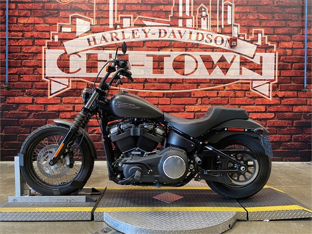 2018 Harley-Davidson Softail Street Bob at Chi-Town Harley-Davidson