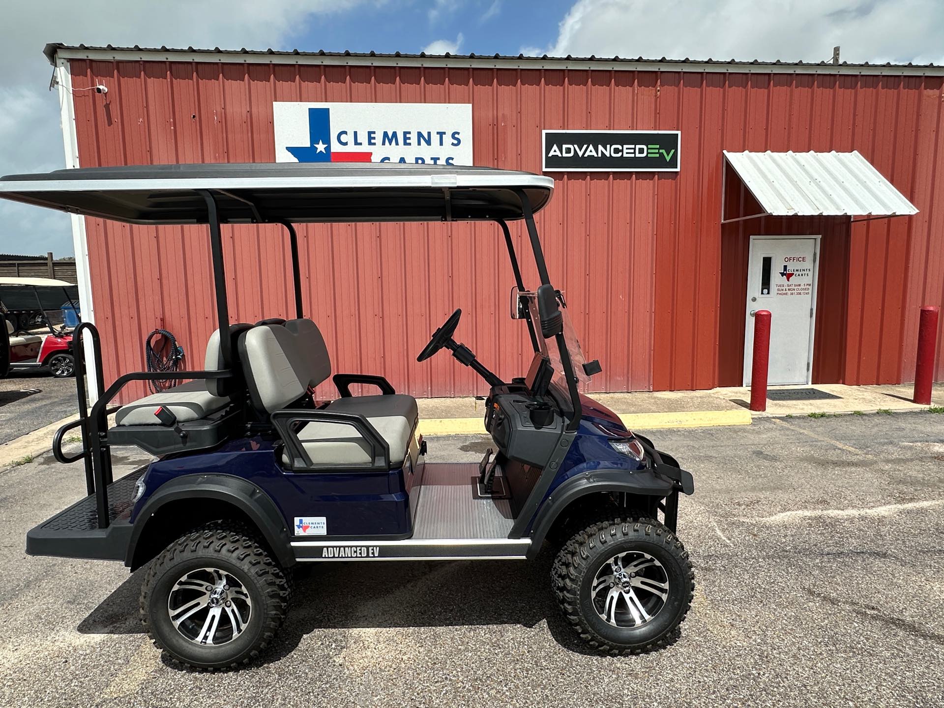 2024 Advanced EV Advent 4L at Clements Carts