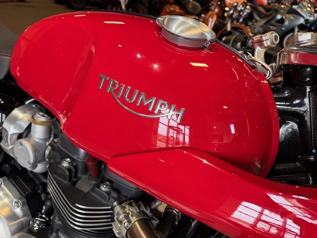 2016 Triumph Thruxton 1200 R at Martin Moto