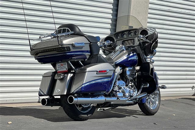 2016 Harley-Davidson Electra Glide CVO Limited at Clawson Motorsports