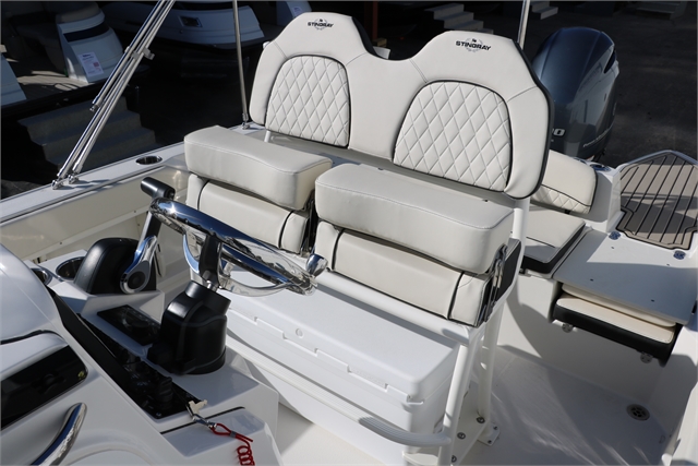 2023 Stingray 216 CC at Jerry Whittle Boats