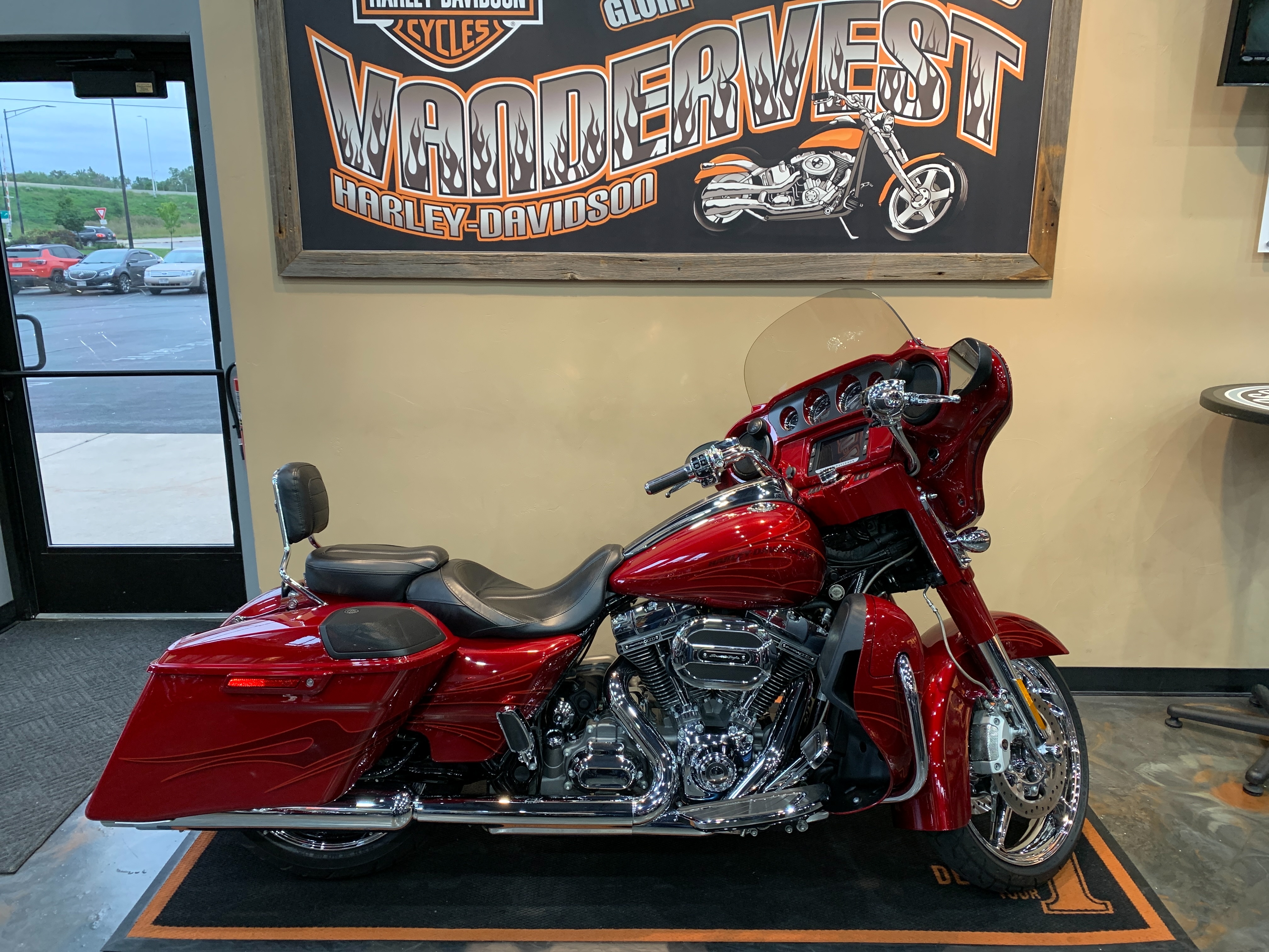 2016 Harley-Davidson Street Glide CVO Street Glide at Vandervest Harley-Davidson, Green Bay, WI 54303