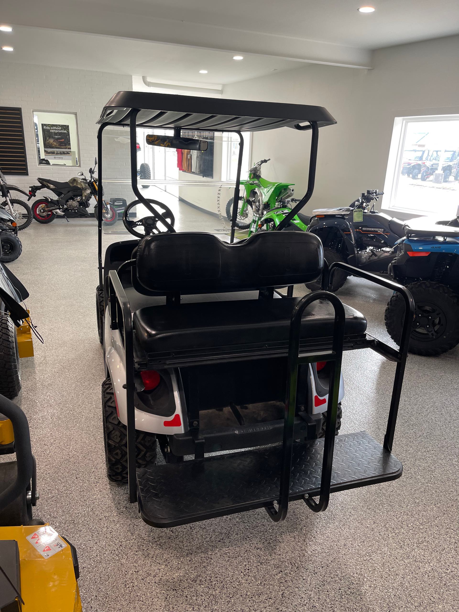 2022 EZ-GO Valor Golf cart at Big River Motorsports