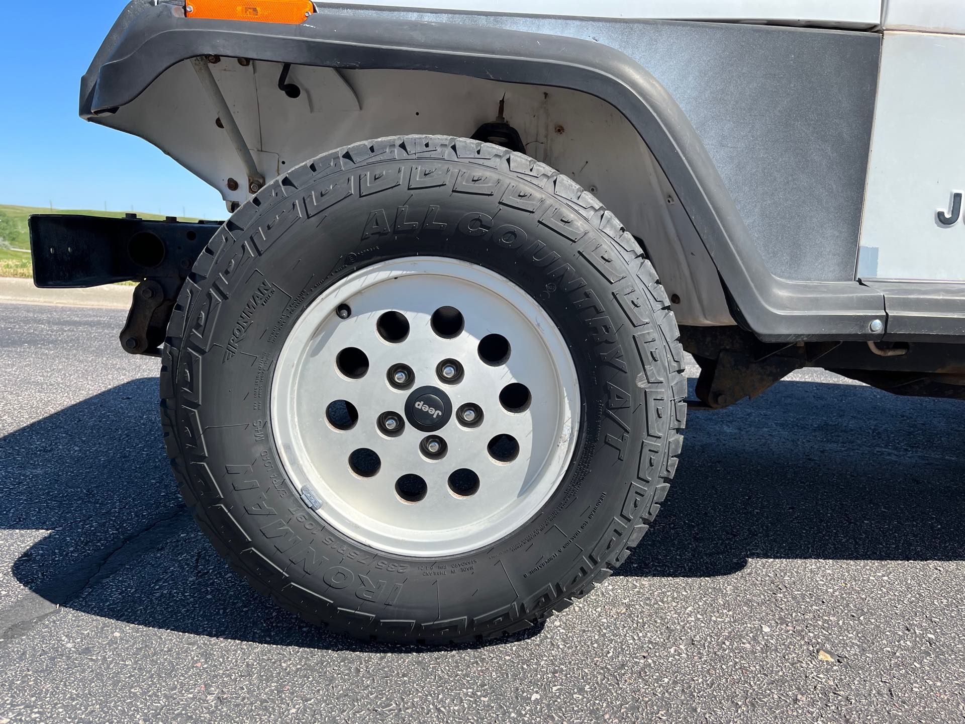 1990 Jeep Wrangler 4x4 at Mount Rushmore Motorsports