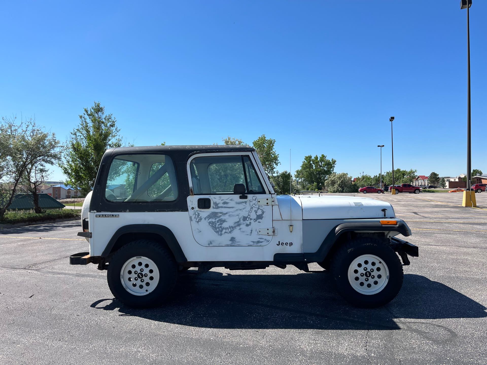 1990 Jeep Wrangler 4x4 at Mount Rushmore Motorsports