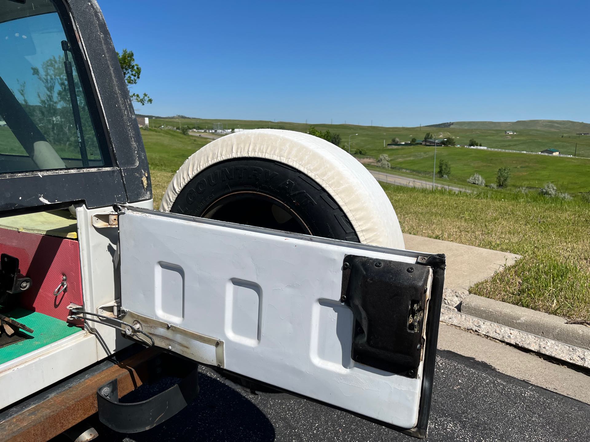 1990 Jeep Wrangler 4x4 at Mount Rushmore Motorsports