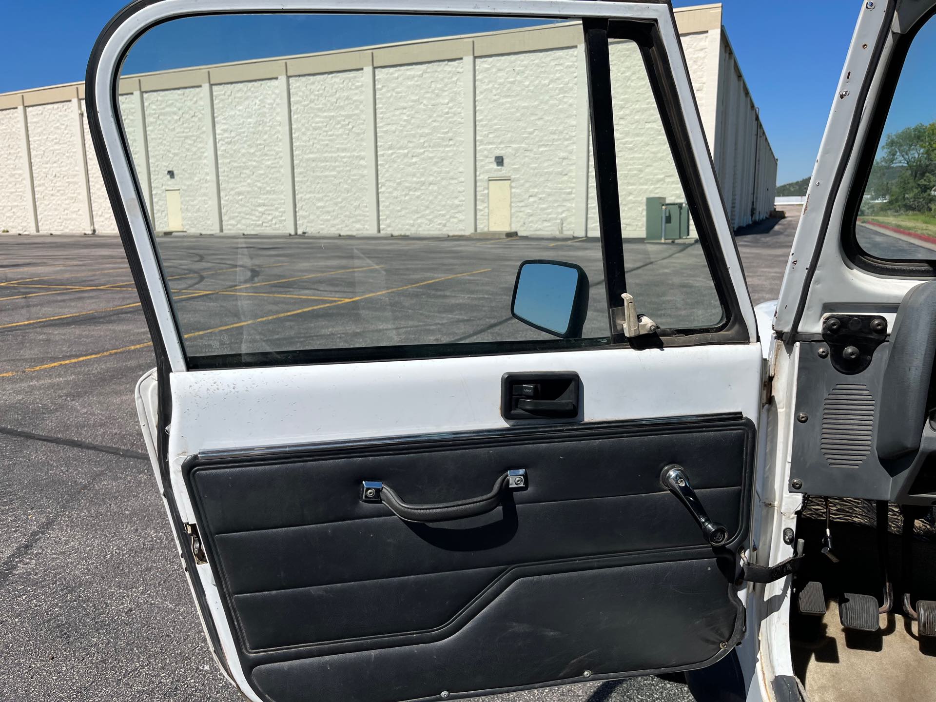 1990 Jeep Wrangler 4x4 at Mount Rushmore Motorsports