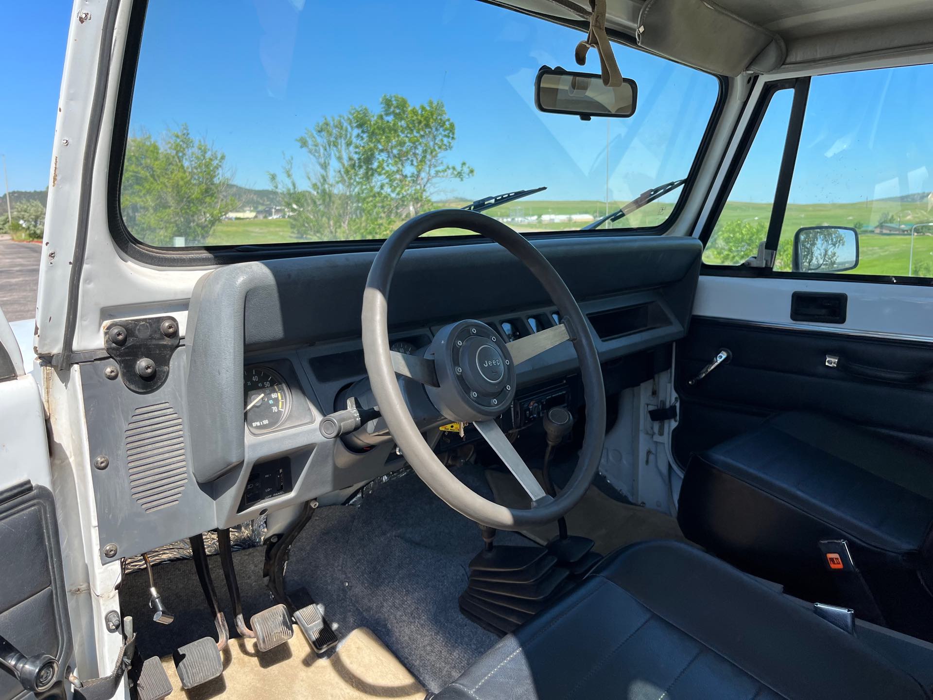 1990 Jeep Wrangler 4x4 at Mount Rushmore Motorsports