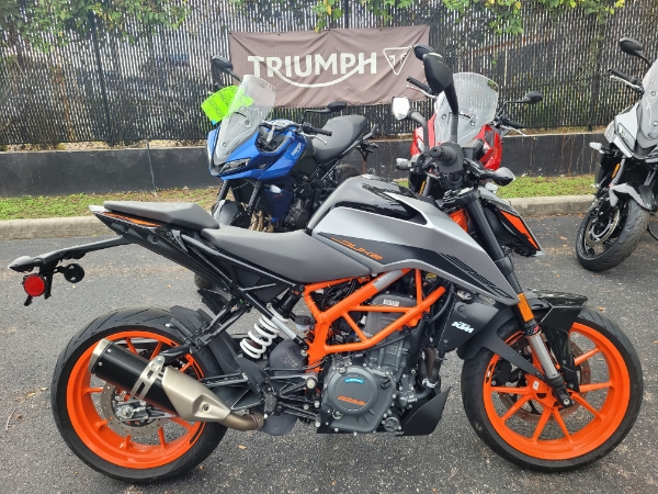 2022 KTM Duke 390 at Tampa Triumph, Tampa, FL 33614