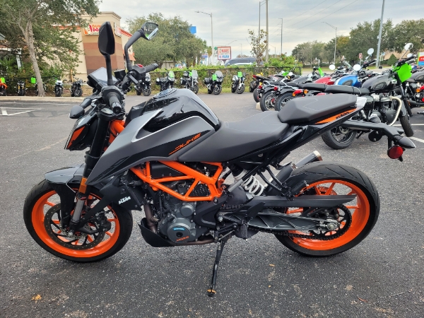 2022 KTM Duke 390 at Tampa Triumph, Tampa, FL 33614