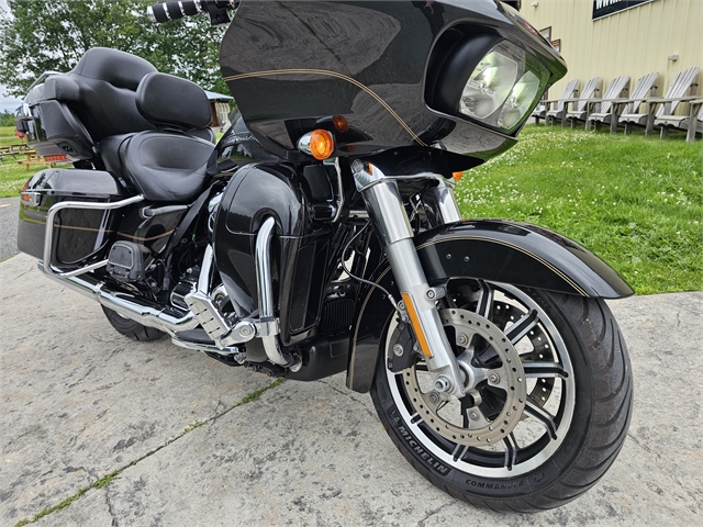 2017 Harley-Davidson Road Glide Ultra at Classy Chassis & Cycles