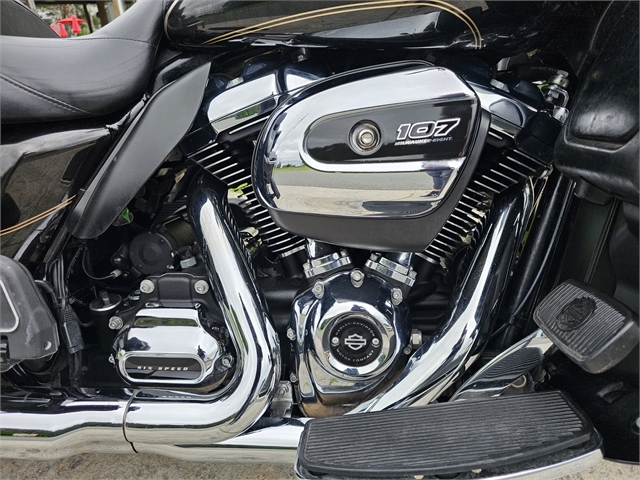 2017 Harley-Davidson Road Glide Ultra at Classy Chassis & Cycles