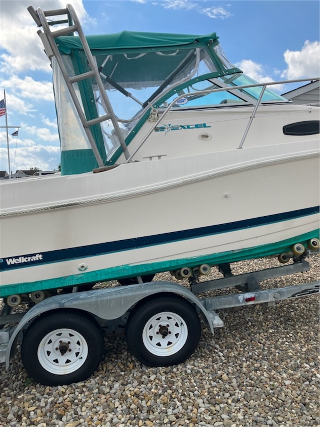 1997 Wellcraft 23 Excel Walkaround at Baywood Marina