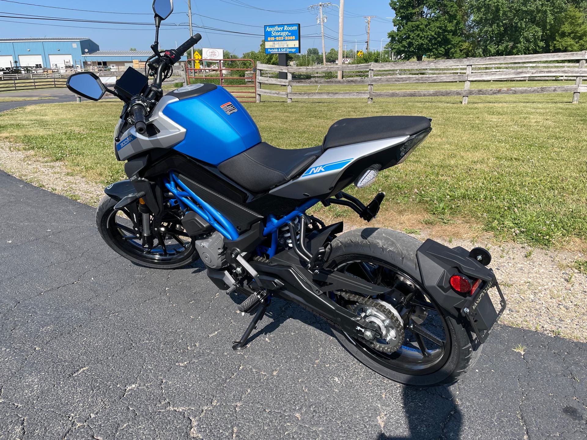 2023 CFMOTO 300 NK at Randy's Cycle