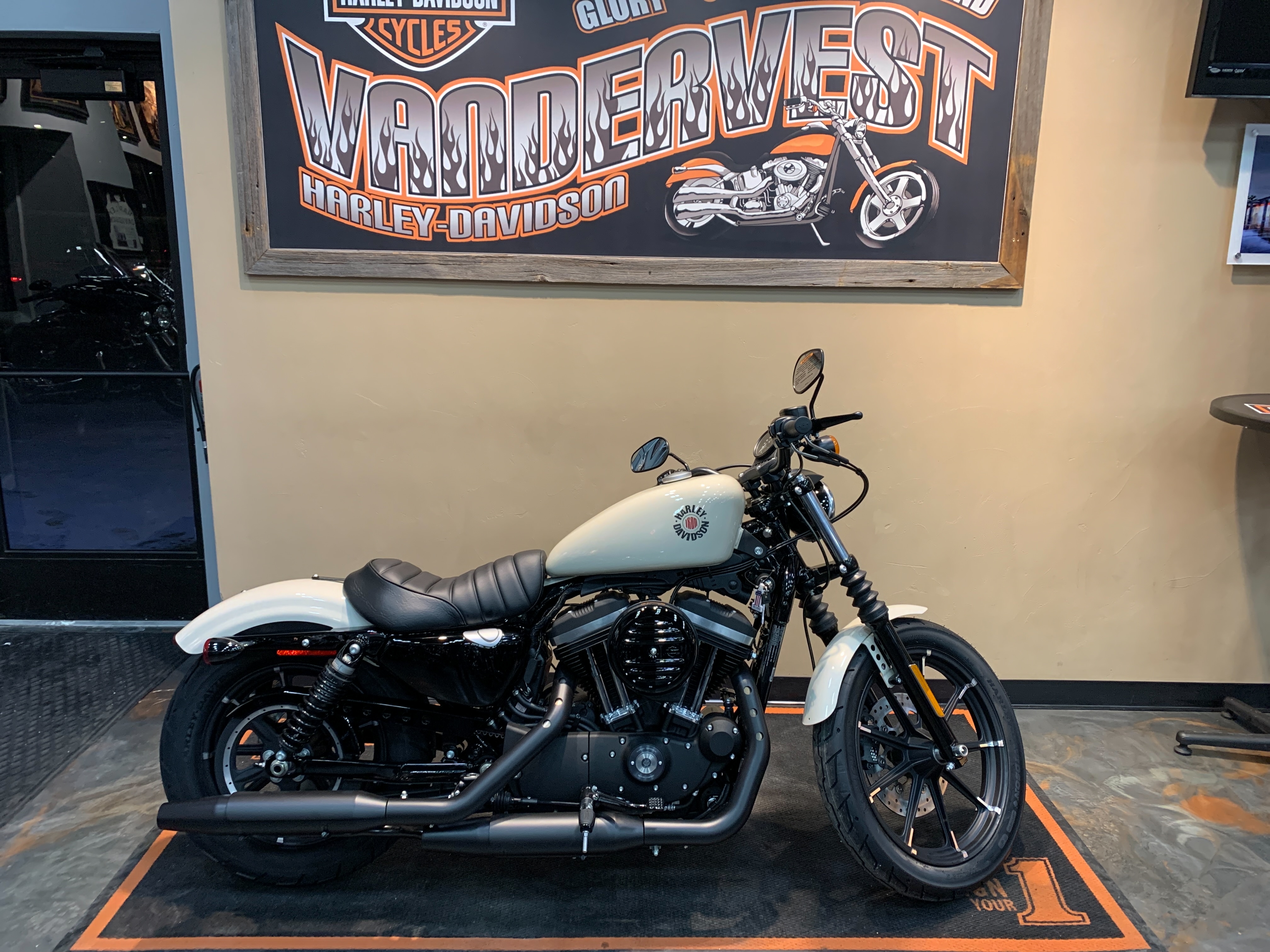 2022 Harley-Davidson Sportster Iron 883 at Vandervest Harley-Davidson, Green Bay, WI 54303
