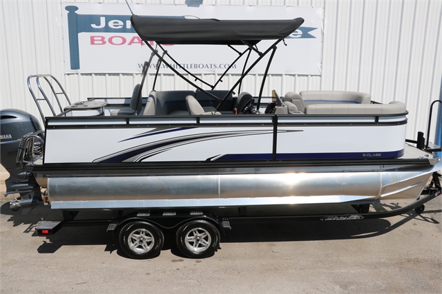2023 Qwest 820 XRE Cruise LT Tri-Toon at Jerry Whittle Boats