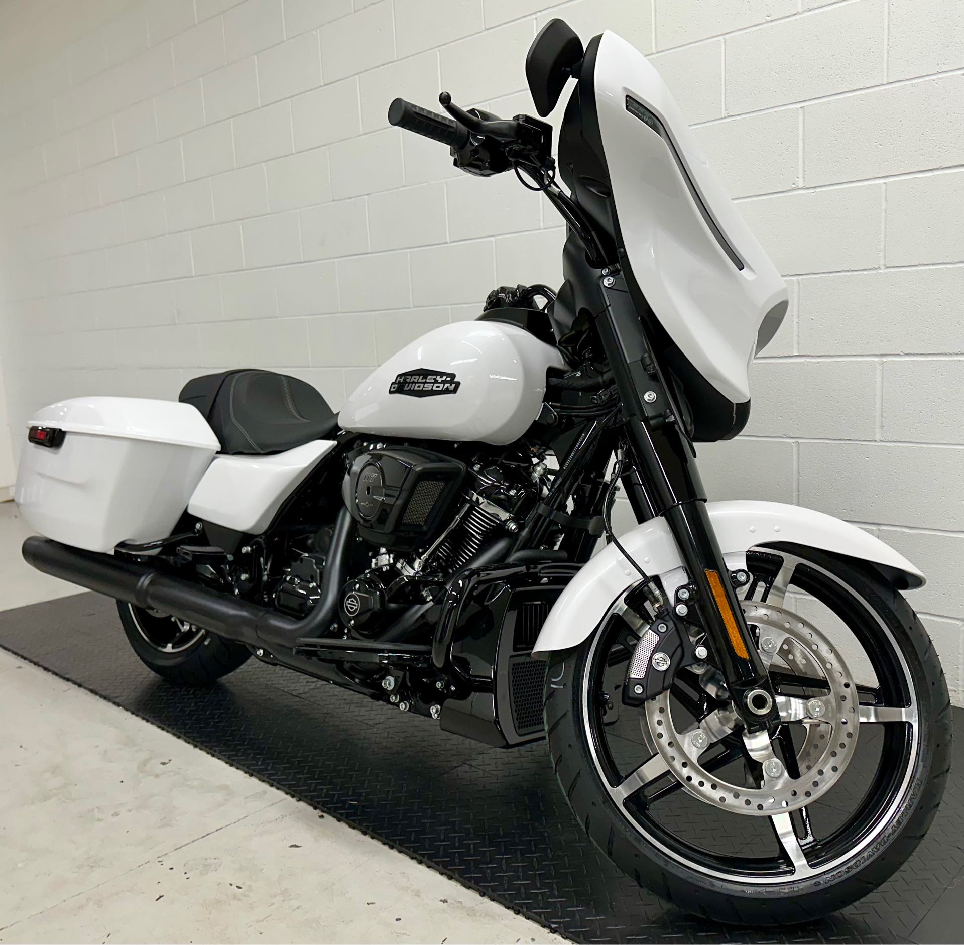 2024 Harley-Davidson Street Glide Base at Destination Harley-Davidson®, Silverdale, WA 98383