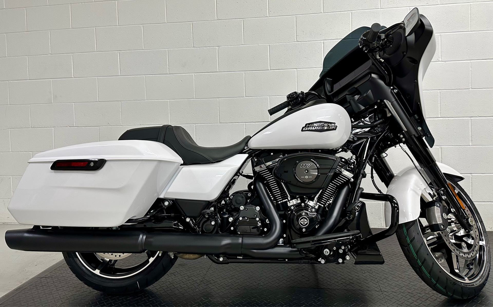 2024 Harley-Davidson Street Glide Base at Destination Harley-Davidson®, Silverdale, WA 98383