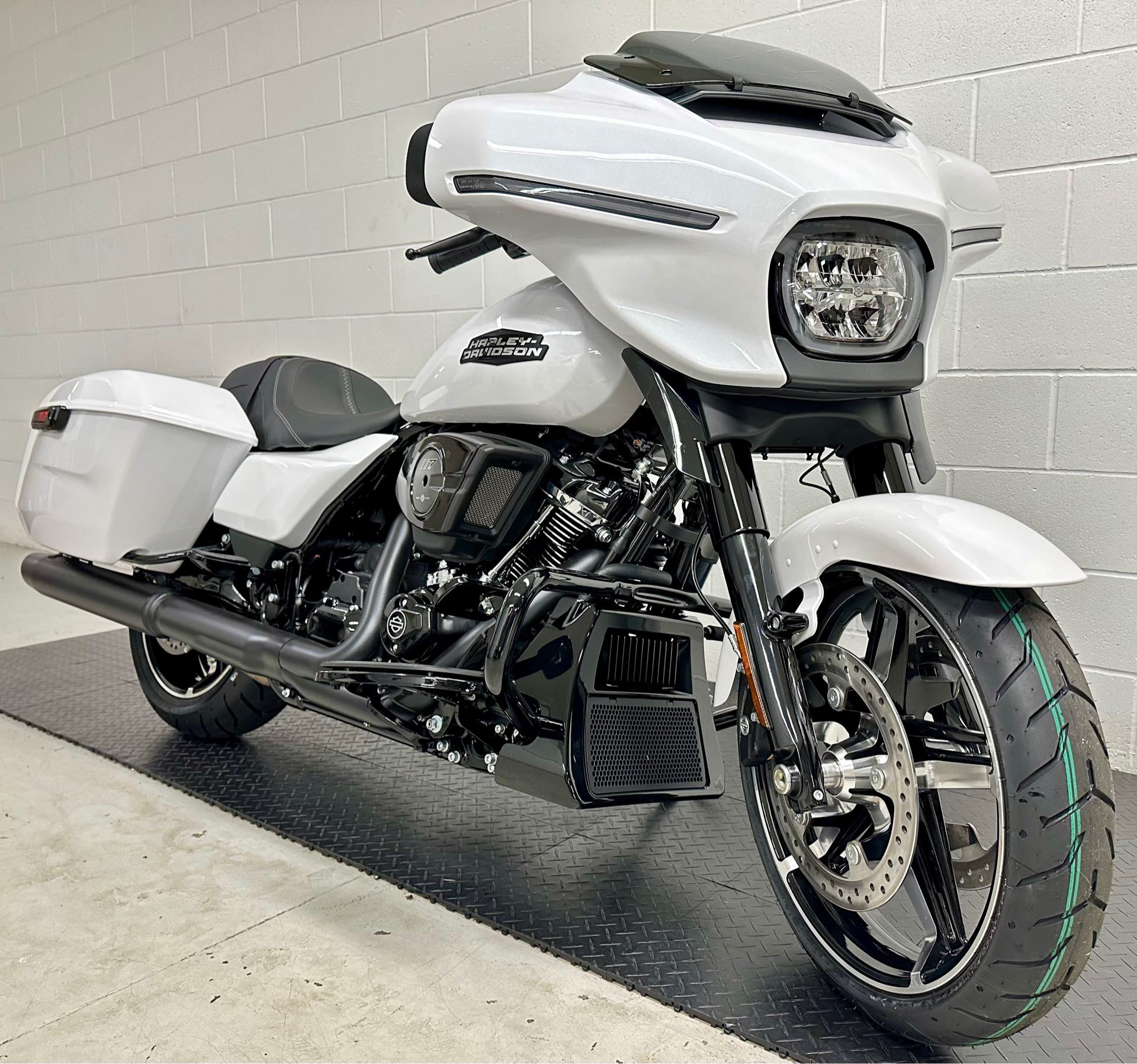 2024 Harley-Davidson Street Glide Base at Destination Harley-Davidson®, Silverdale, WA 98383